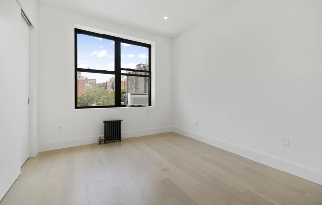 300 W 21 ST