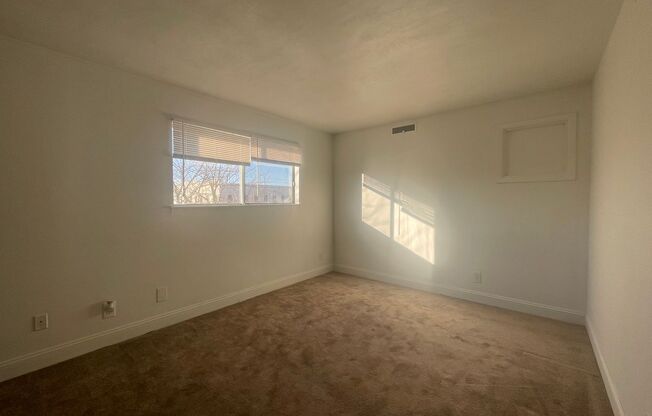 1 bed, 1 bath, $850, Unit 4D