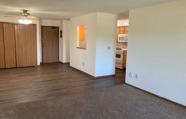 3 beds, 1 bath, 1,040 sqft, $1,695, Unit 3172-302