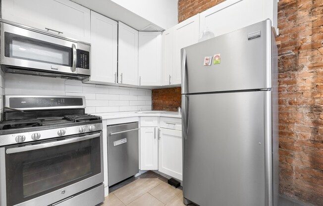 309 W 29 ST