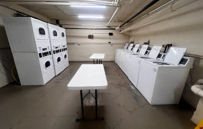 Studio, 1 bath, 400 sqft, $850, Unit 703