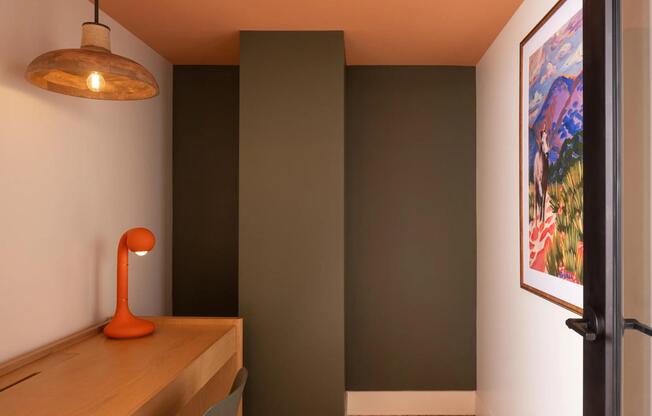 A private work nook at Modera Rio Salado offers a quiet space to focus in style.