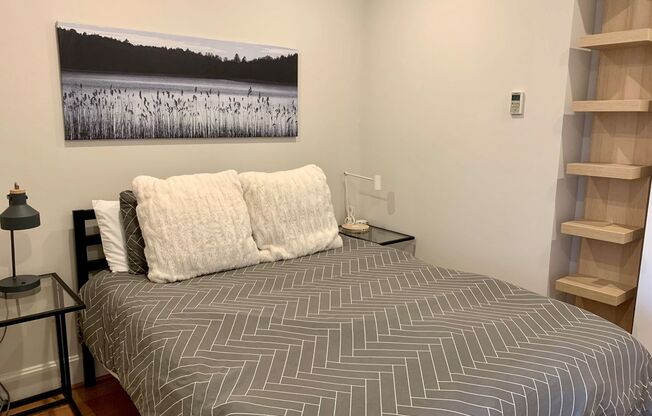 1 bed, 1 bath, $3,500, Unit 724