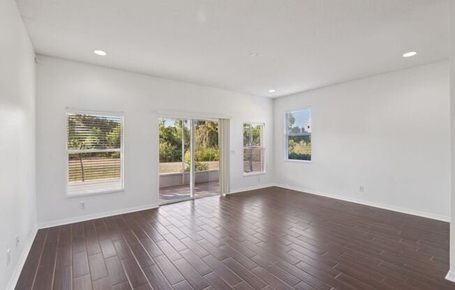 Beautiful Riverview Rental – Water, Sewer & Trash Included
