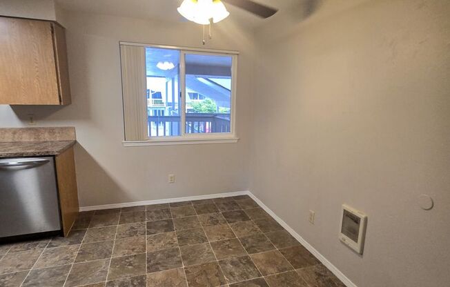 3 beds, 1 bath, 1,040 sqft, $1,625, Unit 16