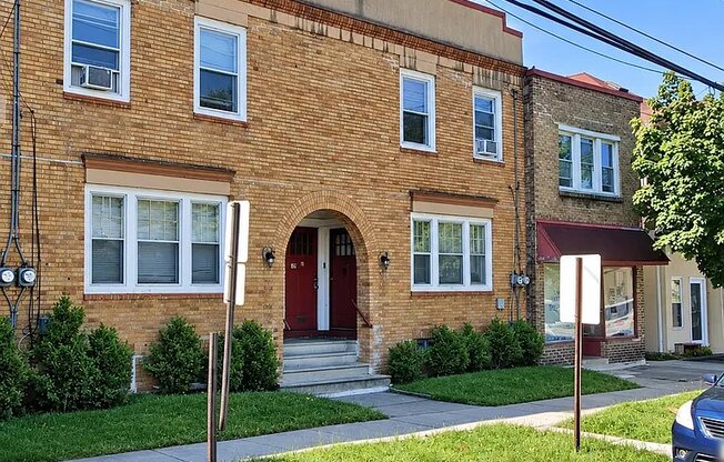 728 W MAPLE AVE