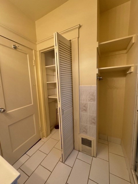 3 beds, 1 bath, 999 sqft, $3,300, Unit 2