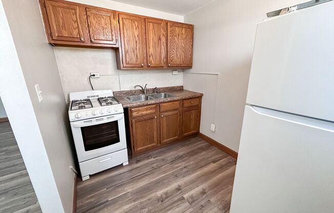 2 beds, 1 bath, 800 sqft, $1,145, Unit 569-A