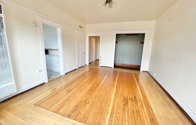 Studio, 1 bath, 450 sqft, $1,495, Unit 306