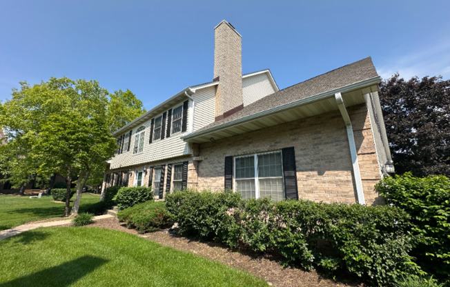 1443 LAUREL OAKS DR