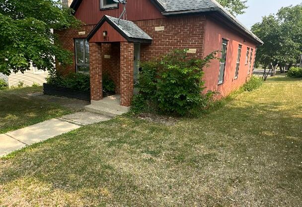 3 Bedrooms, 1 Bathroom & w/upper loft Single Family with Garage - Staples