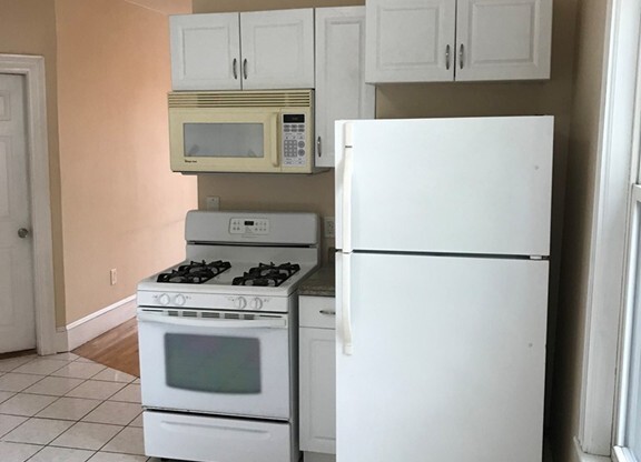 2 beds, 1 bath, 850 sqft, $3,250, Unit 2