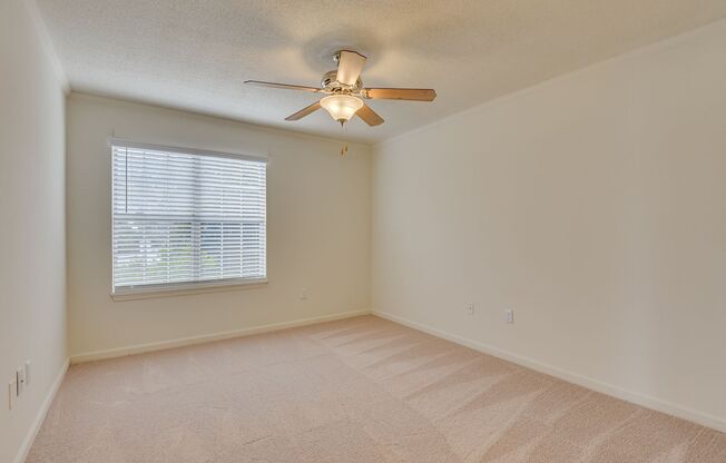 2 beds, 1 bath, 900 sqft, $1,100, Unit 1219