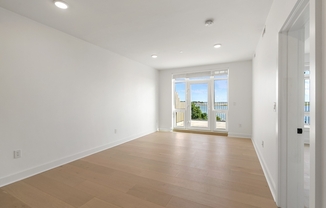 1 bed, 1 bath, 646 sqft, $2,975, Unit PH506