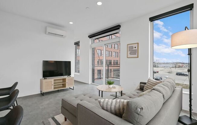 2 beds, 1 bath, 881 sqft, $1,900, Unit 220