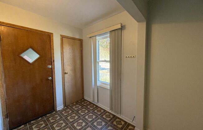 2 beds, 1 bath, $1,950