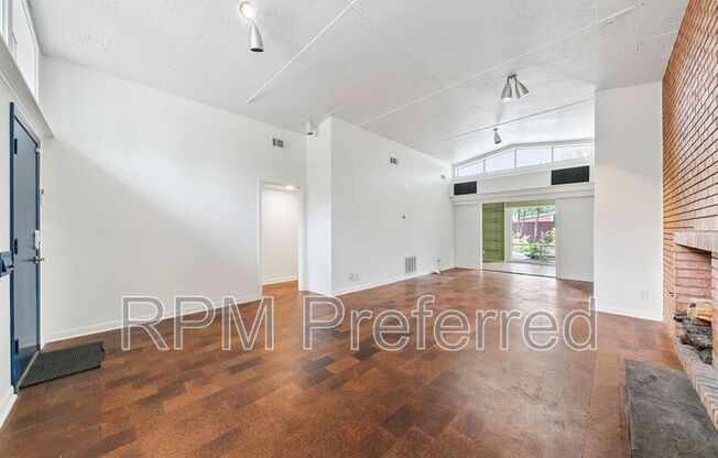 5221 W 43 ST