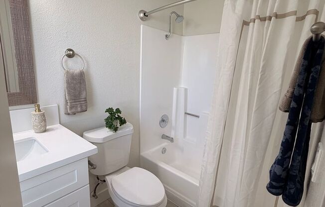 2 beds, 2 baths, 900 sqft, $2,595, Unit 36