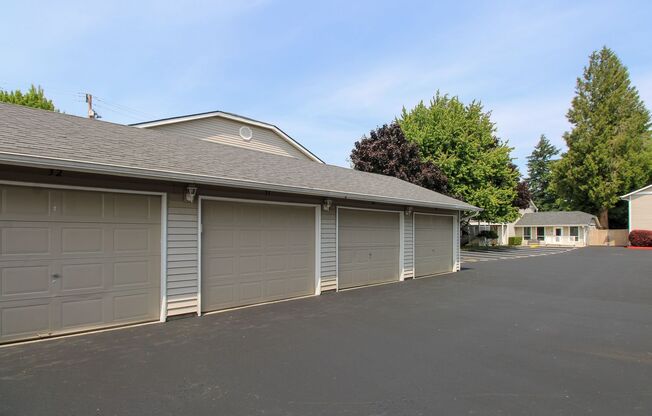 2 beds, 1 bath, 840 sqft, $1,250, Unit 61