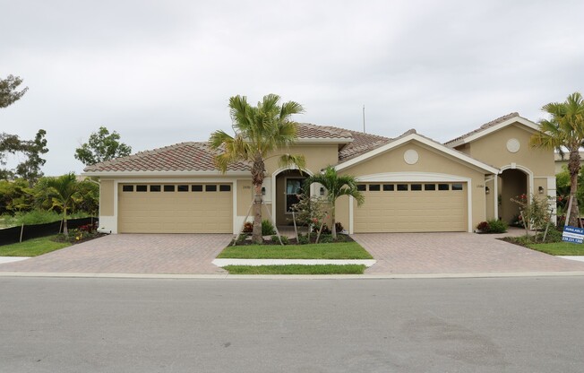 ** Venetian Point Villa ~ 2+Den ~ 2 Car Garage **