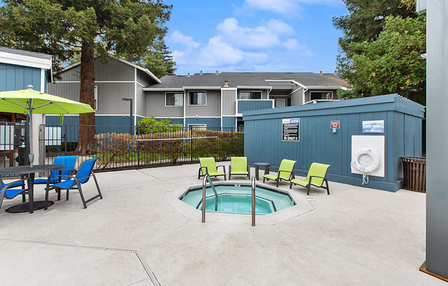 Community Hot Tub and Lounge Furniture at Meritage Apartments in Vallejo, CA.