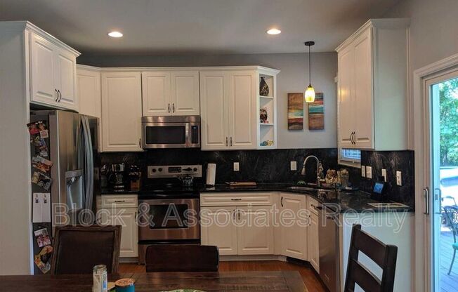 214 CASTLE HAYNE DR