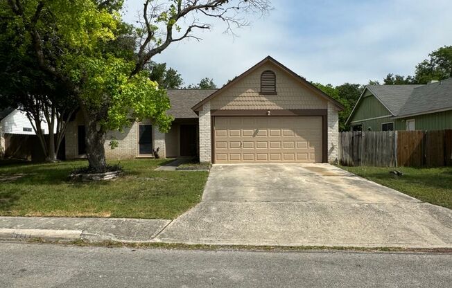 NICE 3 BEDROOM FEATURING WOOD VINYL PLANK FLOORING & A FIREPLACE IN LIVING***NORTHSIDE ISD
