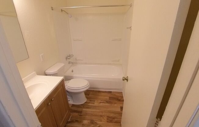 2 beds, 2 baths, 863 sqft, $1,170, Unit 23