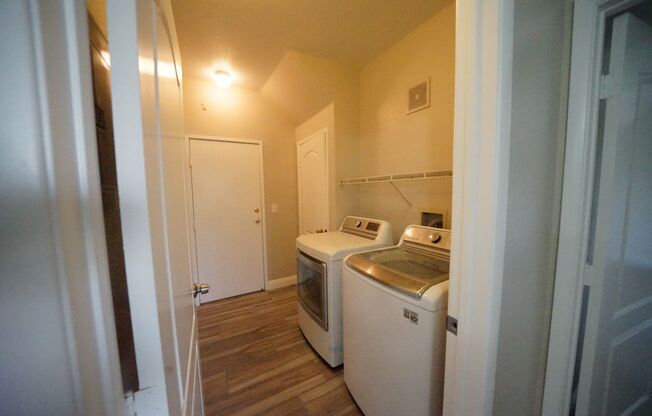 3 beds, 2 baths, $1,740, Unit Parcel #: 138-28-513-111