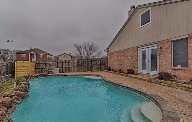 4 beds, 3 baths, 2,056 sqft, $2,795