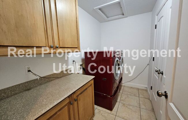 3 beds, 2 baths, $1,600