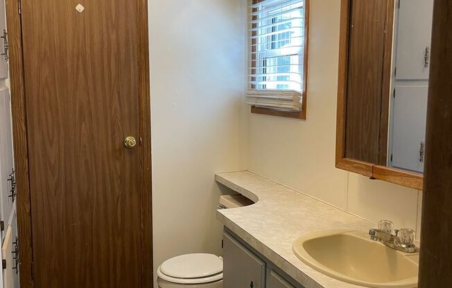 3 beds, 2 baths, $950