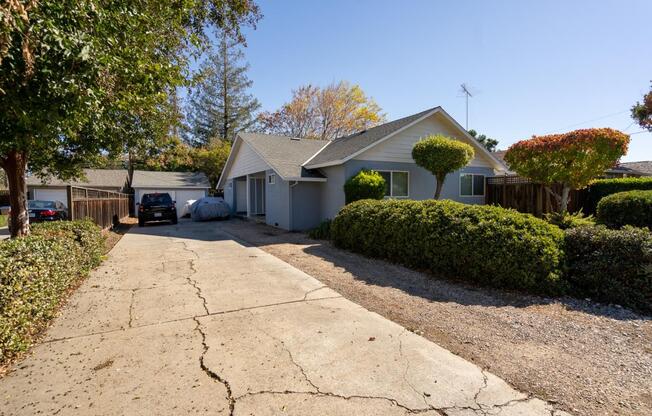 650 CYPRESS AVE