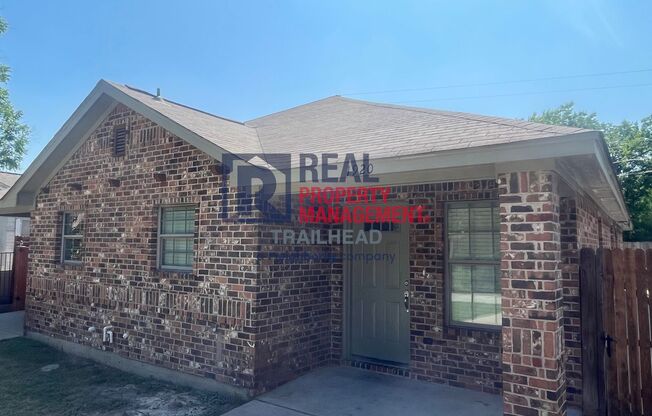 Great Location - 3 Bed/2 Bath - $500 Rent Credit Move In Special