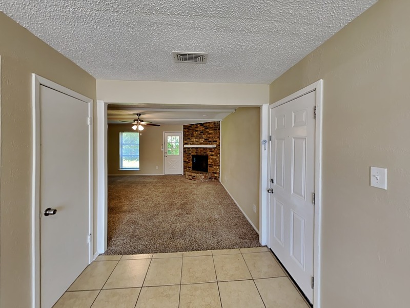 224 LAKEWAY CT