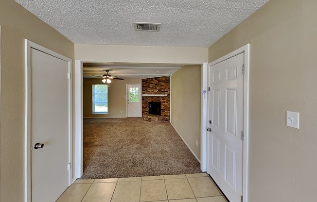 224 LAKEWAY CT