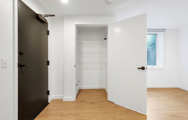 Studio, 1 bath, 293 sqft, $1,220.63, Unit L04