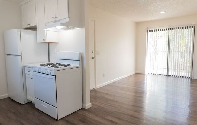 2 beds, 1 bath, 594 sqft, $2,095, Unit 1340-22
