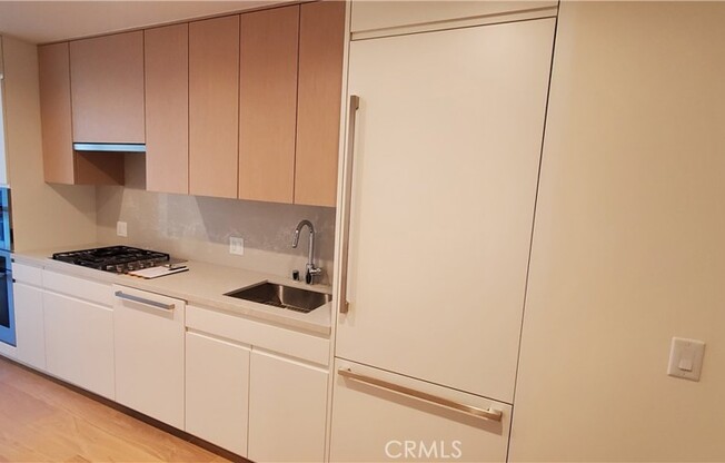 1 bed, 1 bath, 695 sqft, $2,700, Unit 2403