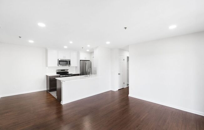 1 bed, 1 bath, 718 sqft, $2,650, Unit 300-062