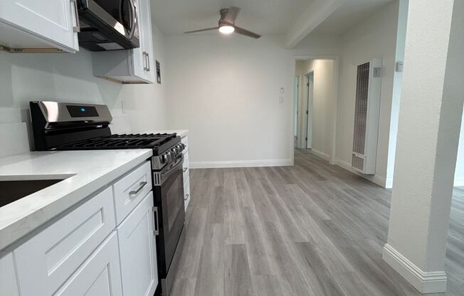 2 beds, 1 bath, 850 sqft, $2,325, Unit 9155-10