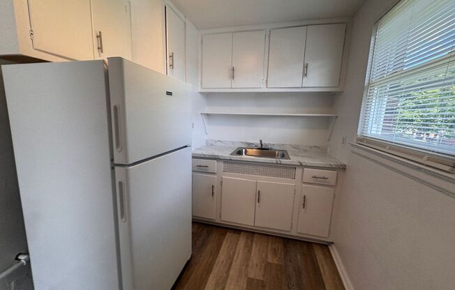 1 bed, 1 bath, $995, Unit 2605 Wilson Parkway