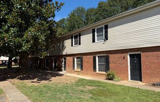 3 Bedroom 2.5 Bath Townhouse - Minutes from Downtown Hickory