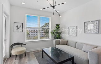 525 PKWY DR NE