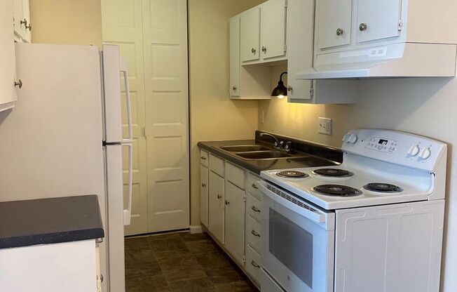 1 bed, 1 bath, 530 sqft, $650, Unit 7