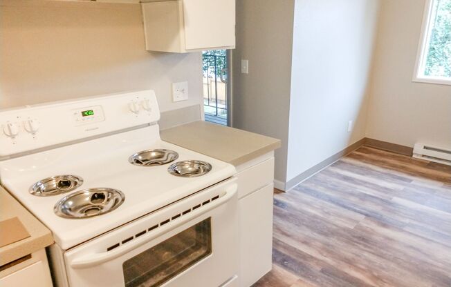 2 beds, 1 bath, 827 sqft, $1,295, Unit 50