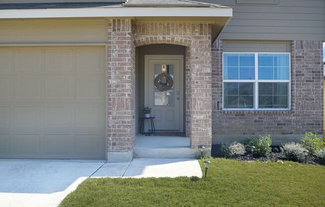 Beautiful 5 Bedroom Home!