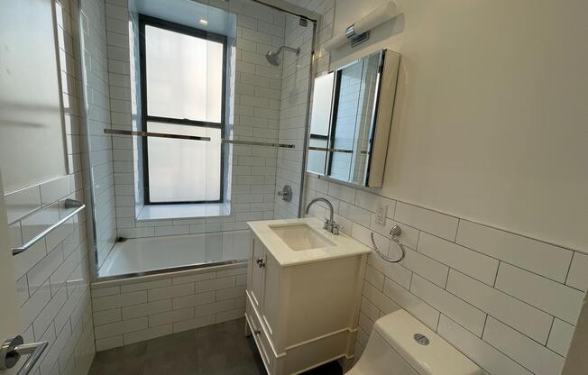 3 beds, 1 bath, $4,000, Unit 2-C