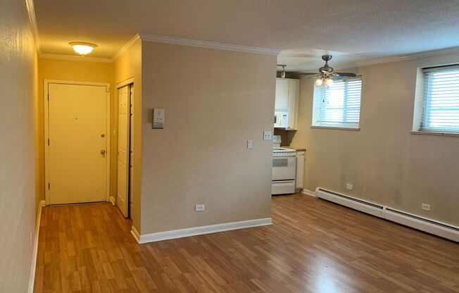 2 beds, 1 bath, 800 sqft, $1,745, Unit #4