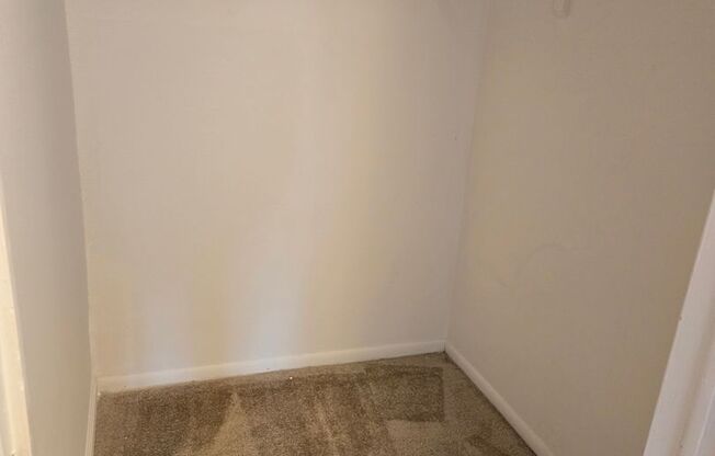 2 beds, 1.5 baths, 1,197 sqft, $1,315, Unit 09 - 909